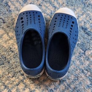 Native Kids Water Shoes - Navy and White